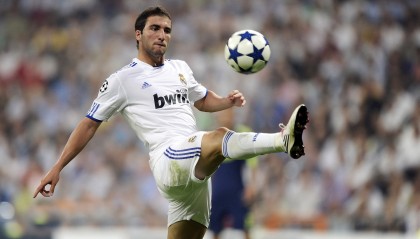 开云app下载-_泉水越野跑：水润身体，净化心灵_，骑行在泉水小镇下坡有点陡