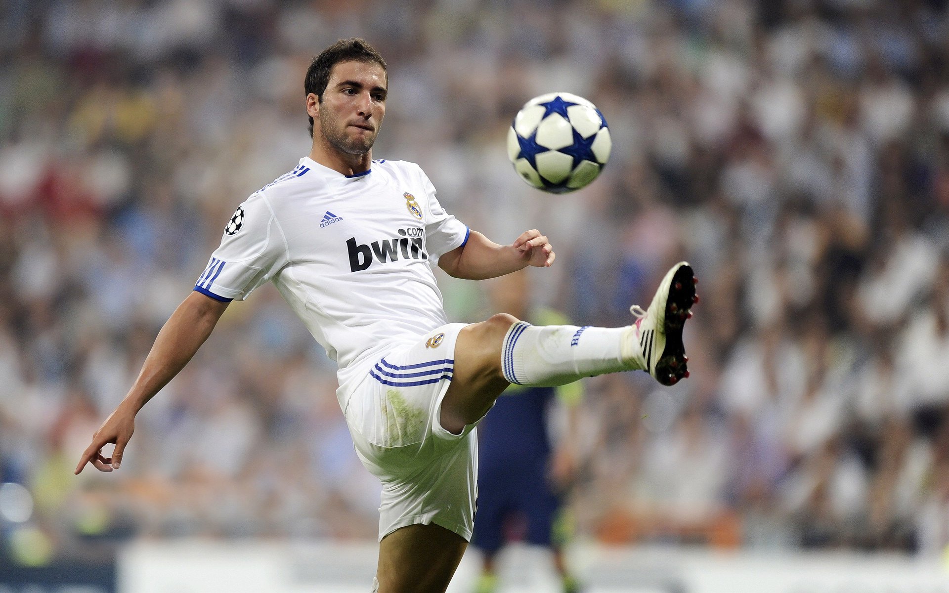 _泉水越野跑：水润身体，净化心灵_，骑行在泉水小镇下坡有点陡